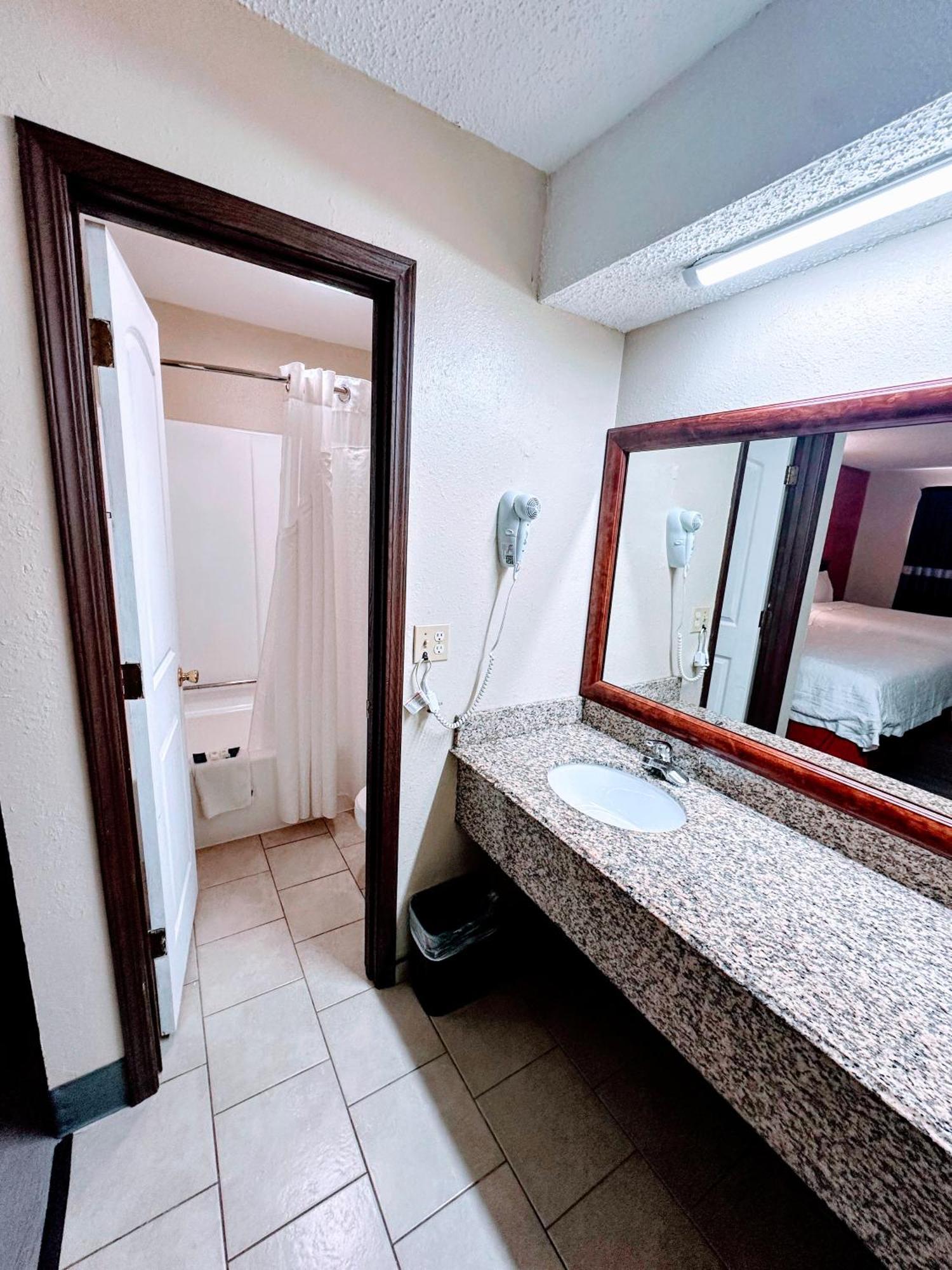 Relax Inn Henryetta エクステリア 写真