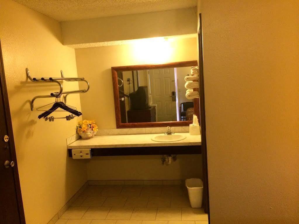 Relax Inn Henryetta エクステリア 写真